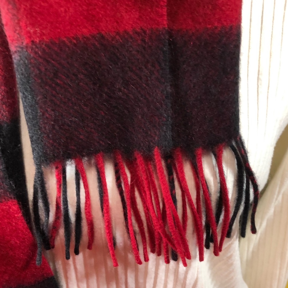 Nordstrom 100% Cashmere Scarf Red Buffalo Check Black Fringe New Soft - Picture 4 of 7